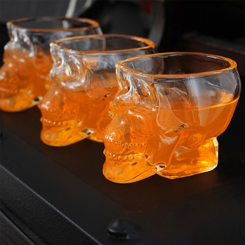 Wine To Beer To Liquor - Taza de cerveza con calavera de