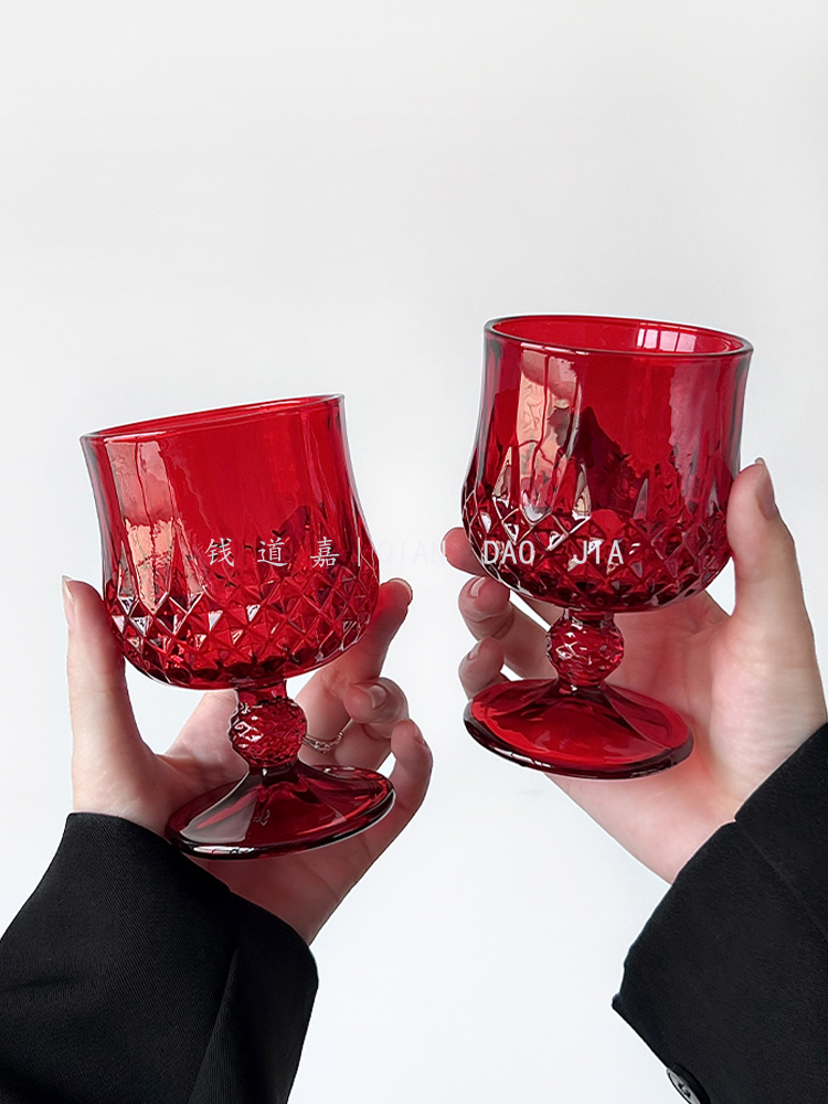 Copa de vino tinto con relieve - Wine Beer Foot reseña y precio
